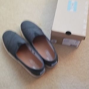 Tom's black heather slip-on shoe with rubber sole